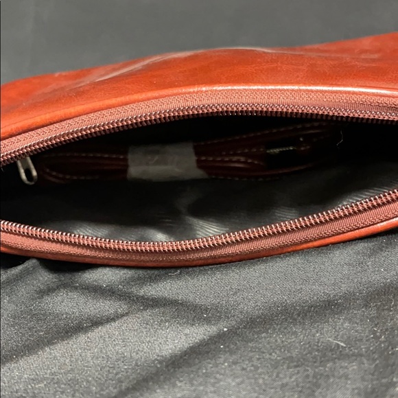 Gucci Red Leather Handbag with Matching Wristlet - Picture 6 of 6